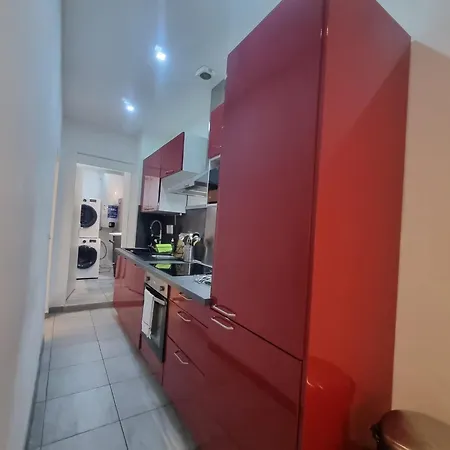 Carnier Avec Parking Apartment