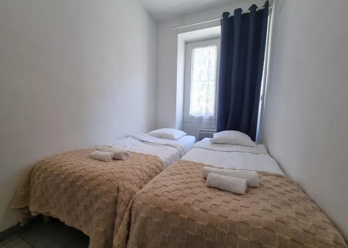 Carnier Avec Parking 아파트 *