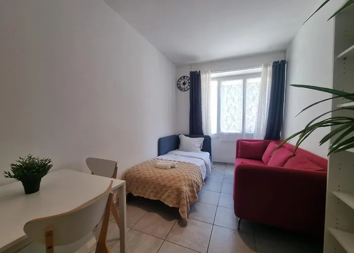 Carnier Avec Parking 아파트 *