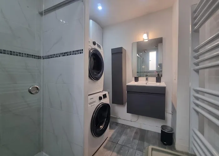 Carnier Avec Parking 아파트